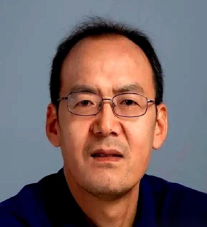 大厂HR在我们实验室坐了一下午，等我老师。薪资、期权、团队leader，开的价