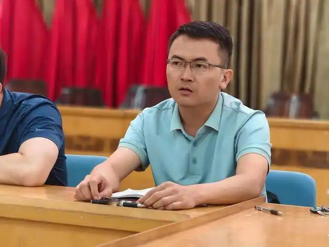 昨与一在乡镇工作20多年朋友聊天，他说好不容易调到县局，如今咋又被回炉了？原