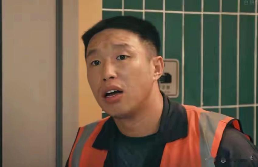 由德云社演员烧饼跨界参演的电视剧《低智商犯罪》在爱奇艺等平台开播，包括岳云鹏在内