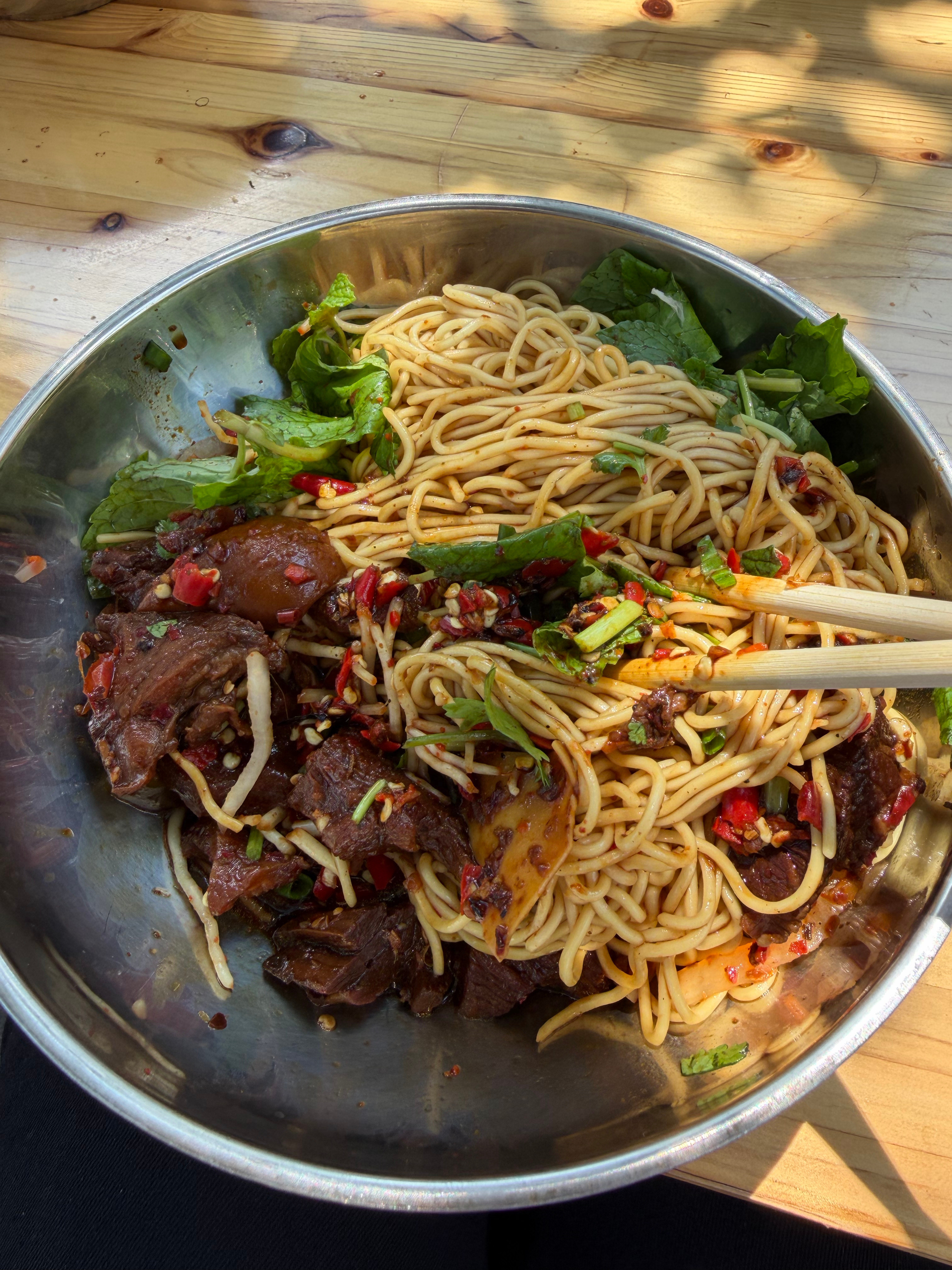 谁能懂这碗12块牛肉面的含金量。。。。太好吃了。。。​​​