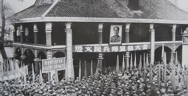 1935年，经历长征的3万多红军进入到了遵义城，不仅解放了遵义城，还缴获了大量粮