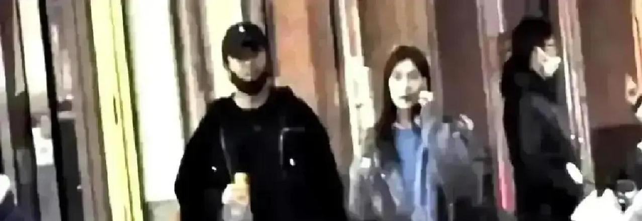 离婚3年还一起接娃放学佟丽娅前晚拍大夜戏，收工凌晨一点，照样准点出现在校门