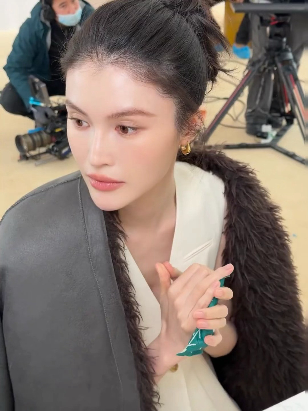 何穗不仅身材是顶级，这个皮肤状态也太好了！！