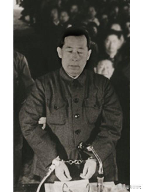 1983年1月17日，汕头人民广场上万名群众见证了一场公开宣判，原海丰县委书记王
