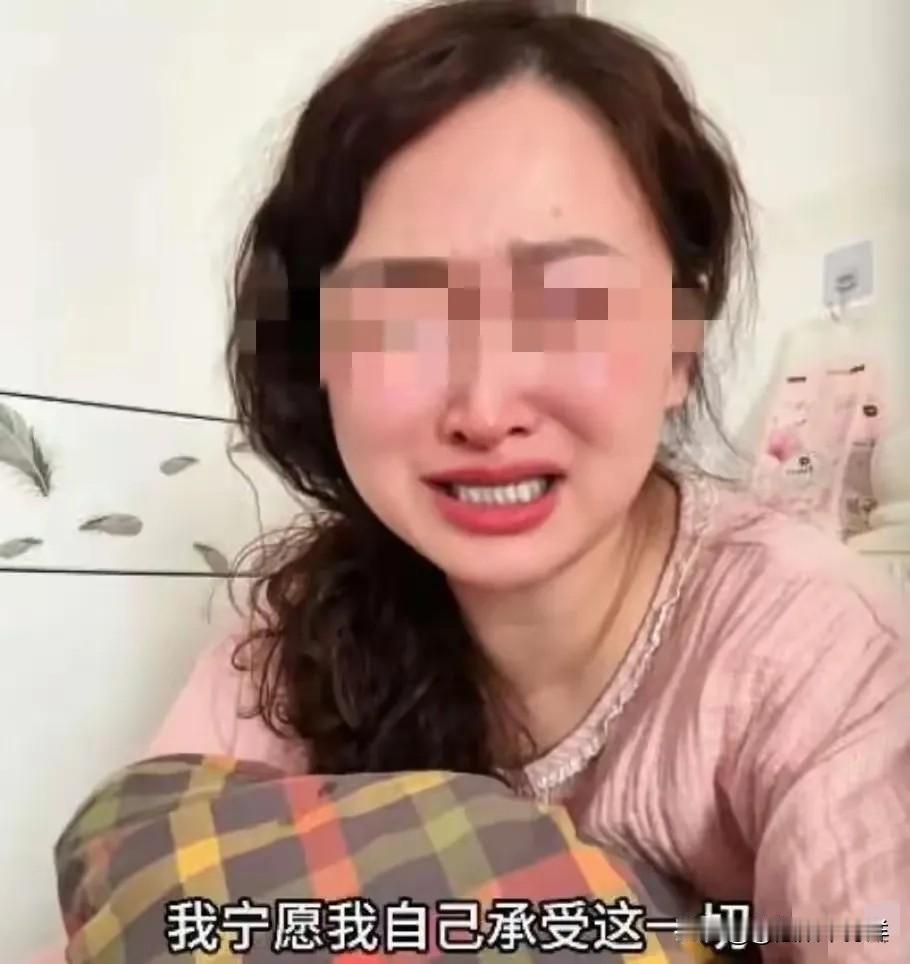 崩溃！重庆女子离婚后想接小儿子过年，前夫冷处理，她在网上破防大骂重庆有位女