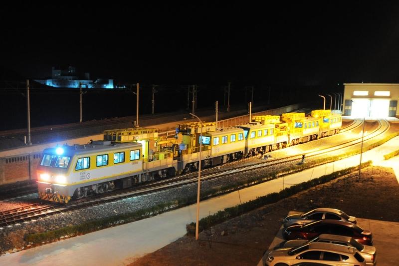 凌晨零点27分，宝成铁路德阳至黄许镇站区间发生一起列车碰撞施工人员的严重事故，造