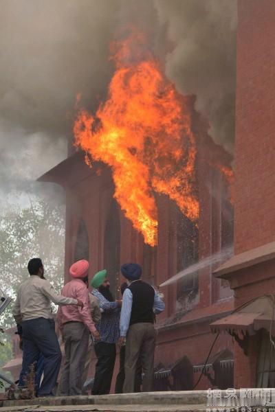 突发！印度夜店大火致23人遇难，莫迪紧急发声当地时间6日晚，印度果阿邦一家夜