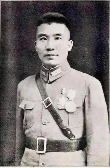 1941年，日军用毒气攻下高安城，74军军长王耀武看着满地的国军尸体悲痛欲绝，这