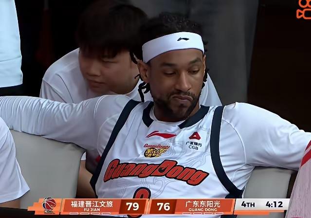 广东队想进季后赛前四，这是唯一的办法了，紧急裁掉萨林杰，更换新的外援！萨林杰，