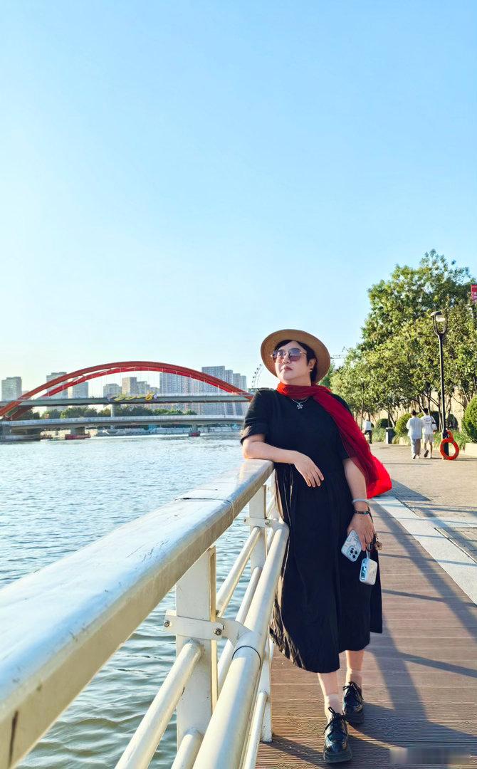 旅行给大家隆重介绍一下我的地陪兼摄影师——图5，我给她拍的这张好美啊，有没有觉