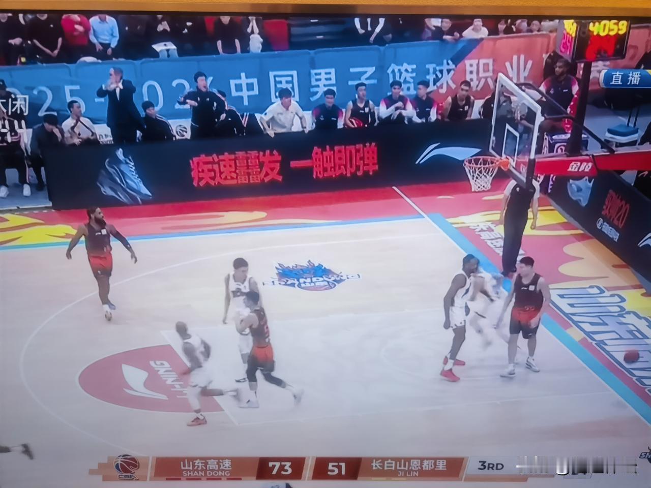 陈培东终于迎来了正名之战！刚刚在山东高速男篮主场迎战吉林长白山男篮的比赛中，陈培