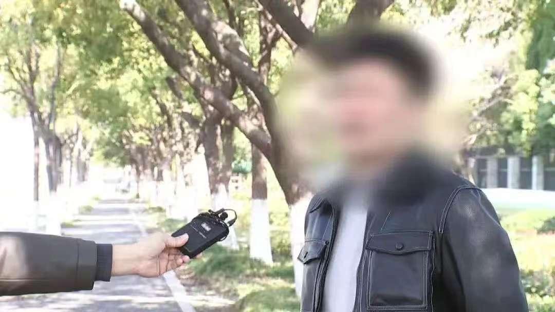 浙江嘉兴，一男子年薪60万，他仗着自己是公司部门经理的助理，是班子成员之一，跟3