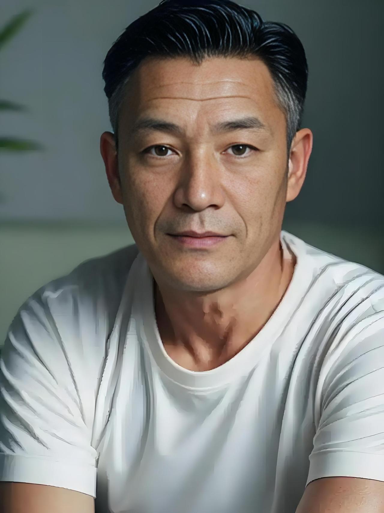 有人问一个老哥，生二胎三胎后悔吗？老哥回答：后悔啊，怎么能不后悔呢，你看我长的像