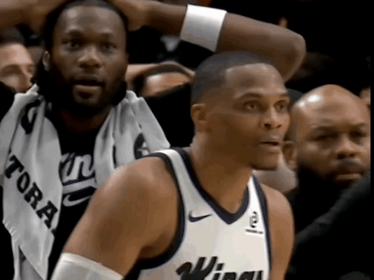 笑死人了！威少拿脸主动制造了身体接触，影响了阿夫迪亚的投篮，裁判无误。时间还剩1