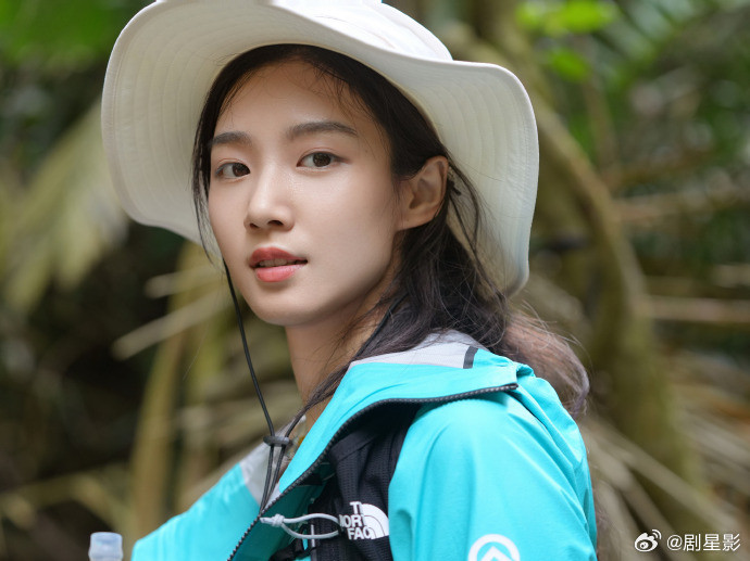 卢昱晓好有氧气感的plog卢昱晓好有氧气感的plog又给大家送上了深林的明信