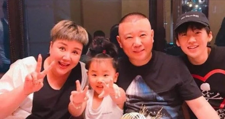 2018年，郭麒麟给远在日本的亲妈打电话：“妈，您别在日本打工了，回来吧，儿子有