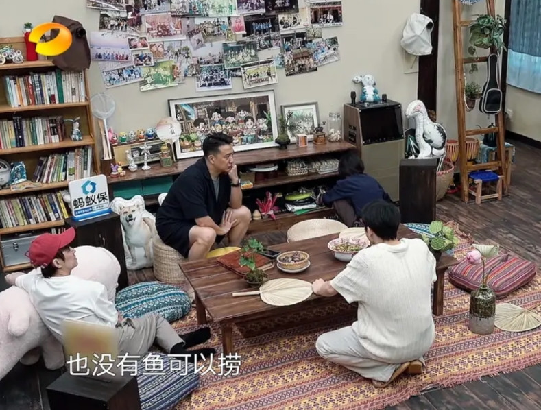 《向往的生活8》昨晚终于开播了。这一季不同于往季了。黄磊跟彭彭说“这一季也没