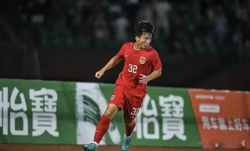 2024年，15岁的谢晋做出了一个大胆决定——独自留洋西班牙。他从富恩拉夫拉达梯