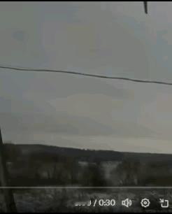 在空中就已解体，俄军重型军用运输机An-22在12月9日坠毁瞬间被地面监控视频记