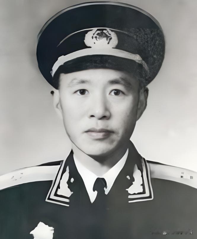 1949年4月23日，中国人民解放军占领南京，毛泽东下令，务必保证一国民党军官的