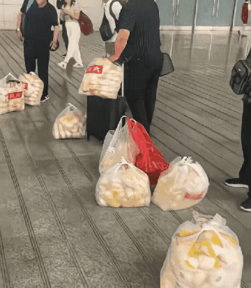 火了！火了！河南这下真的火了，不过不是因为河南人，而是因为河南的​大白馒头。​有
