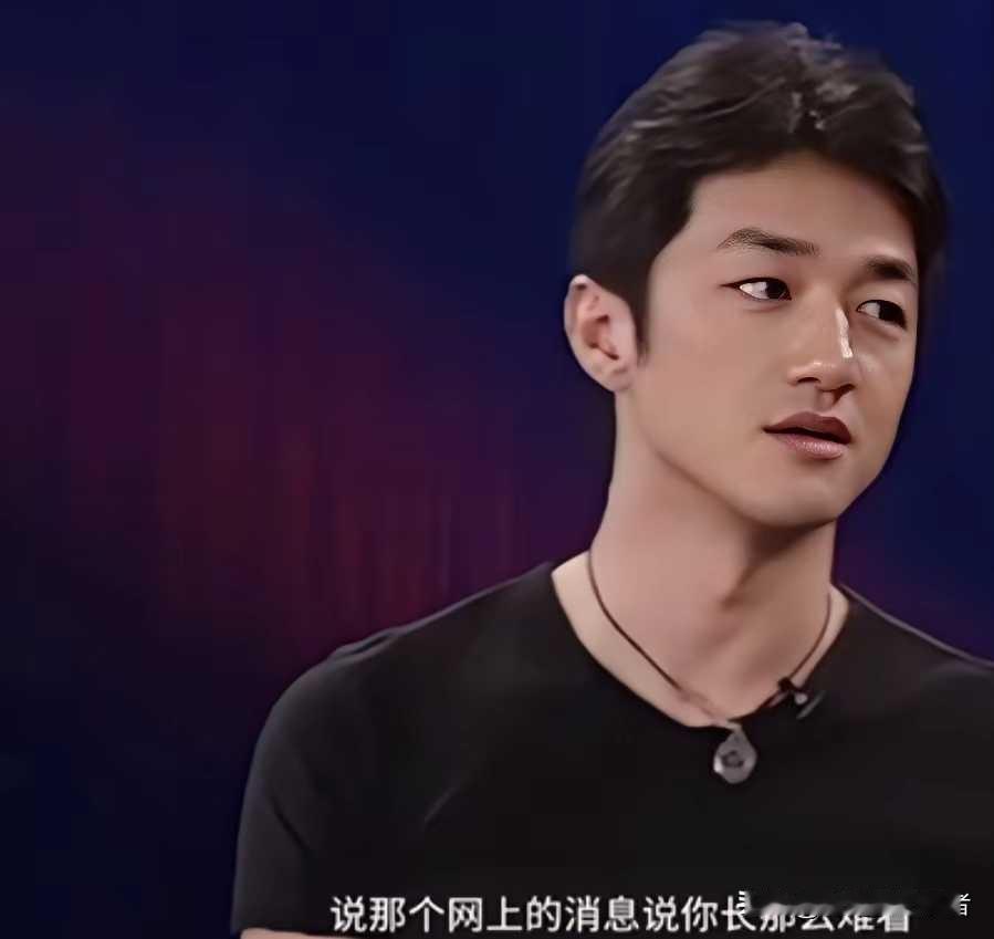 李亚鹏的颜值不输谢霆锋，29岁的李亚鹏那时候不知道是多少少女的偶像，支持令狐冲角