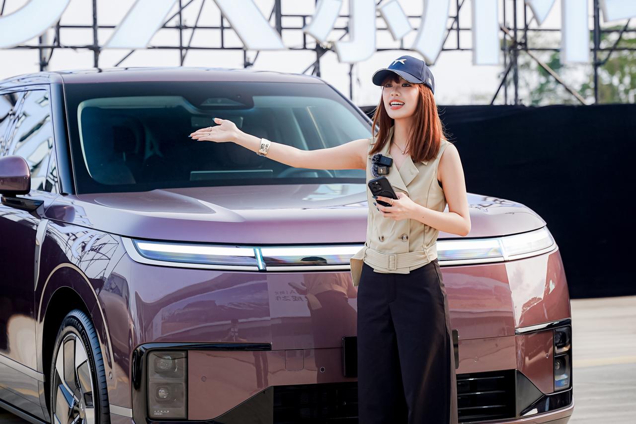 小鹏GX今晚就要开启预售了，大家可以期待一下[大笑][大笑][大笑]【来自懂车帝