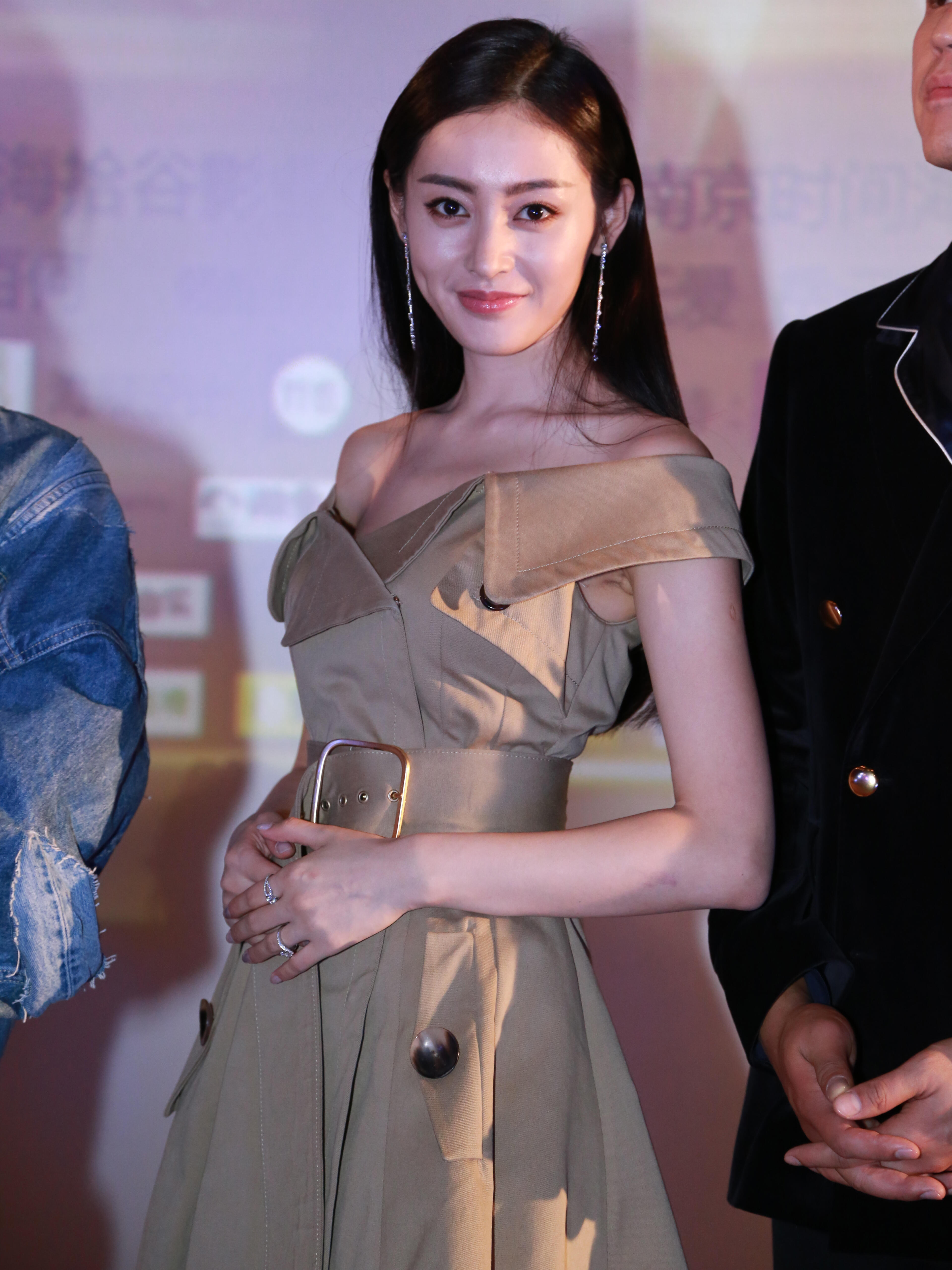 张天爱电影宣传美拍生图，有颜有身材……​​​