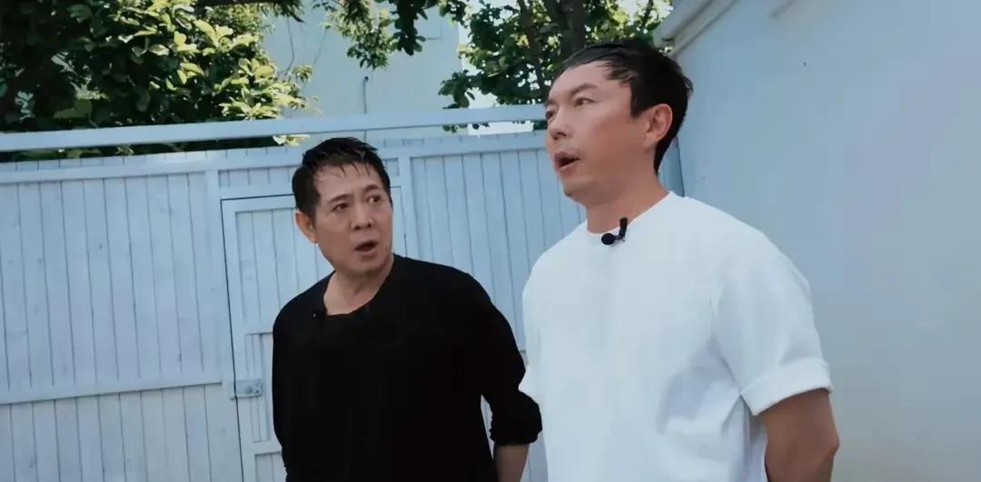 李连杰和谢苗世纪同框了，果然三十年河东三十年河西！记得，那会谢苗刚复出的时候，有