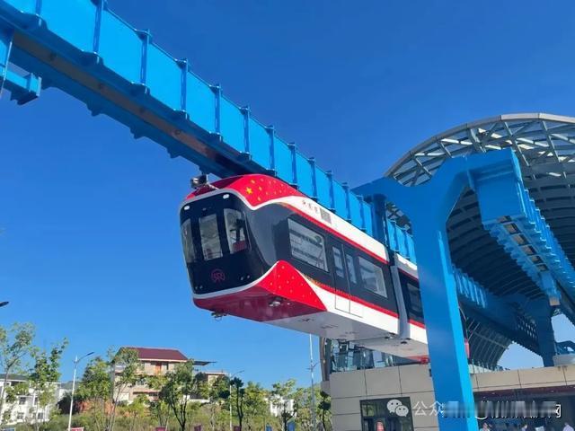 有网友建议赣州建不了地铁就建红轨，我的建议是，应该得考虑长远点，应该要想到，建