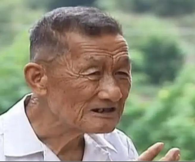 2010年8月，湖南衡阳一个86岁农村老头因为经常性头疼，吵着闹着要家人带他去医