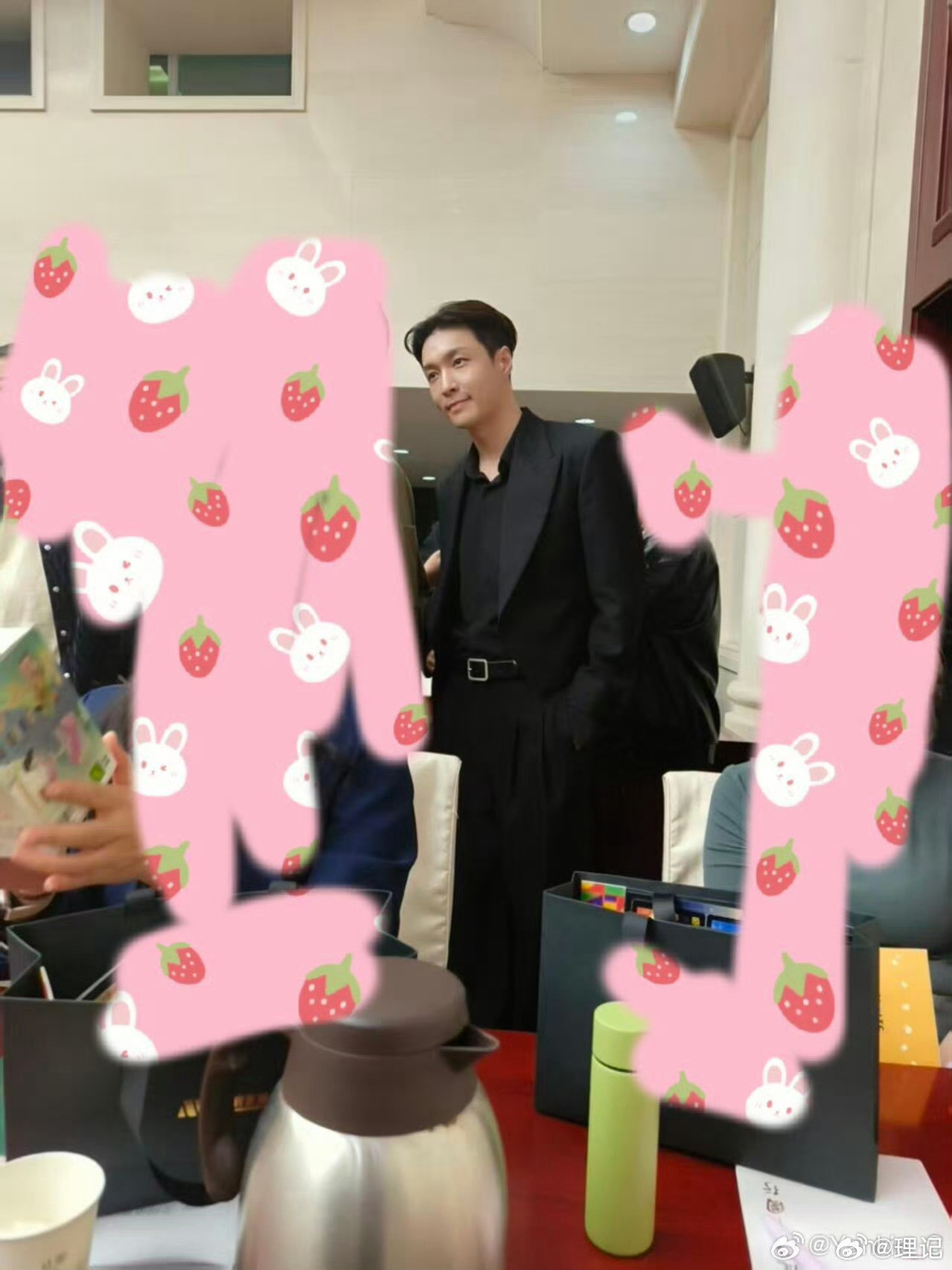 「再谈张艺兴」说真的，发自内心的，我对张艺兴母子俩真的挺绝望。其实他们的命运跟我