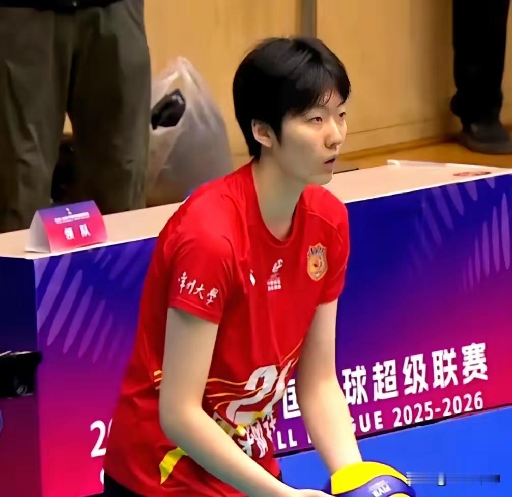 江苏队打包国家队可以理解，不能理解的让16岁的郭中楠进队是什么意思？中国女排新