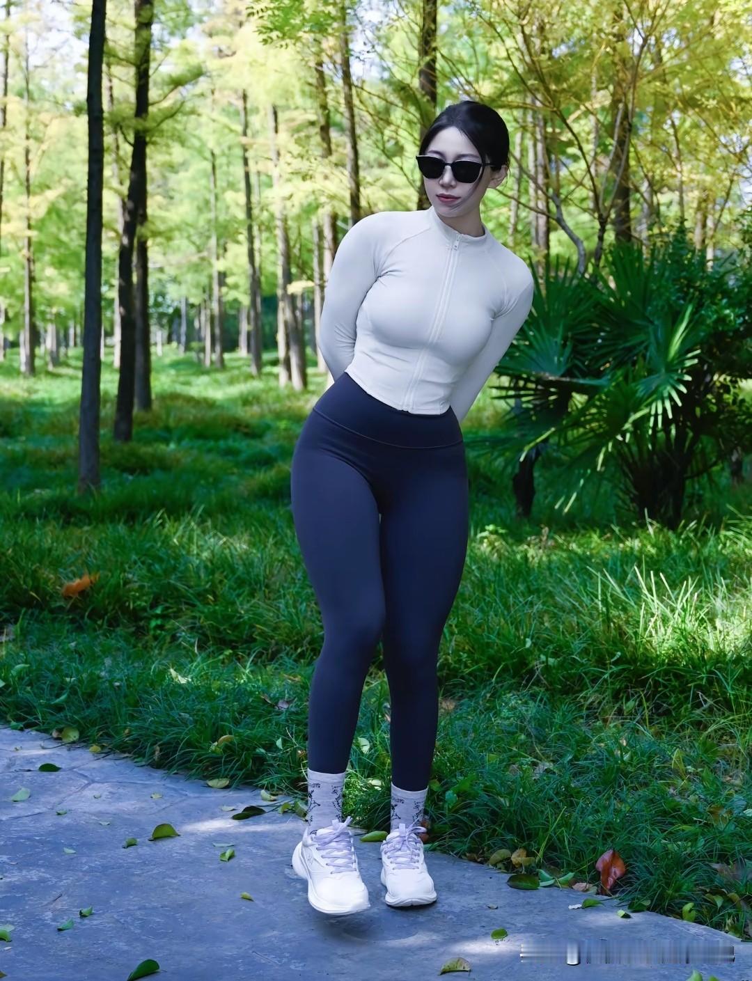 坚持，坚持，再坚持只要能坚持下去，就能锻炼出好身材[大笑][大笑][大笑]