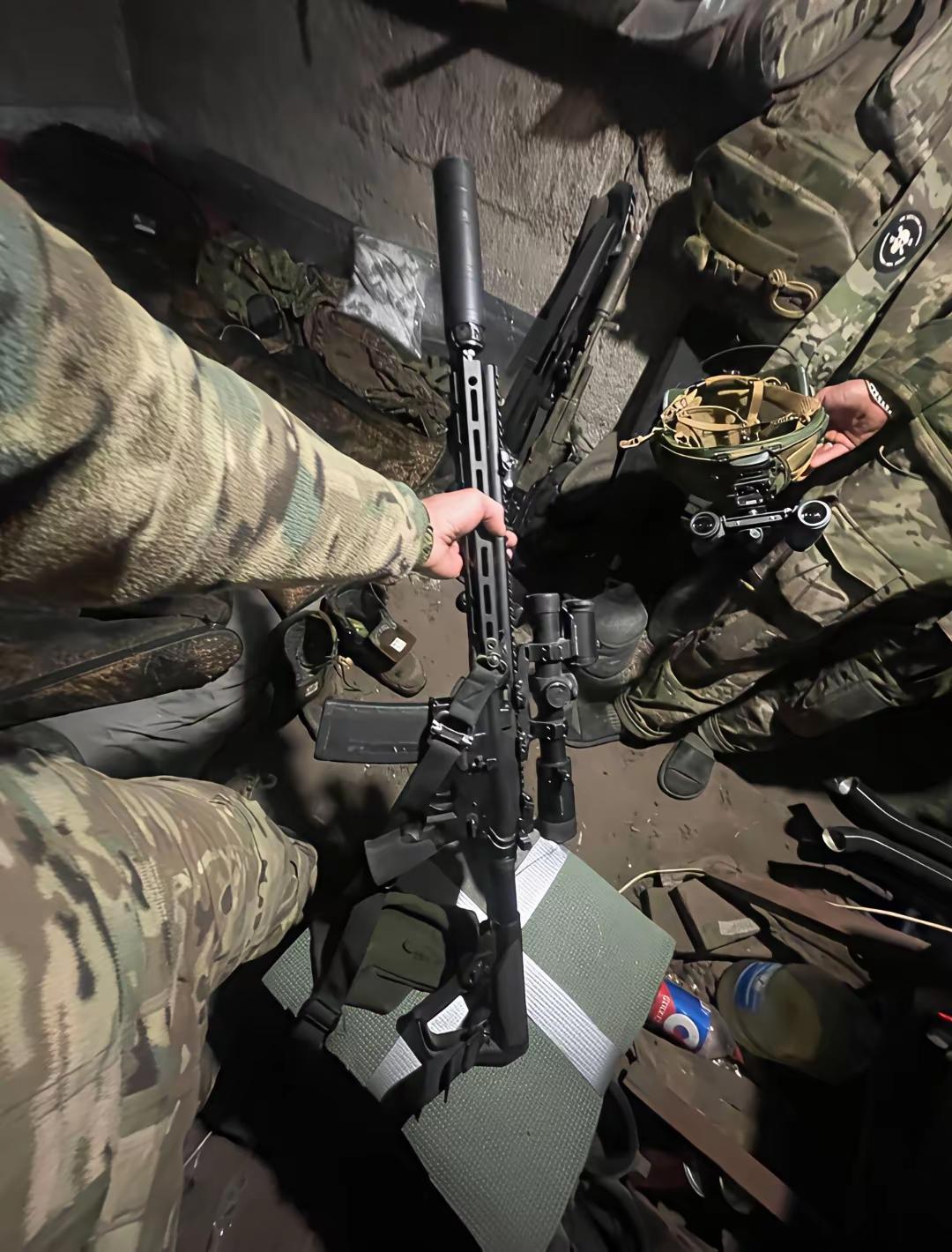 ​为了战争的胜利，乌克兰总是舍得下血本，对每个乌克兰士兵所使用武器都进行升级改造