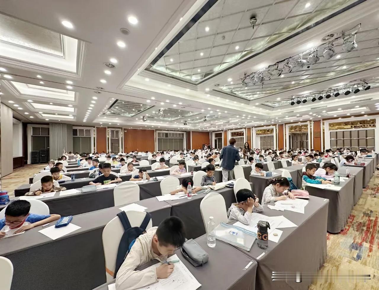 来围观下武汉的数学竞赛到底有多卷？你们周末2-6年级的娃都在外面玩吧，可武汉