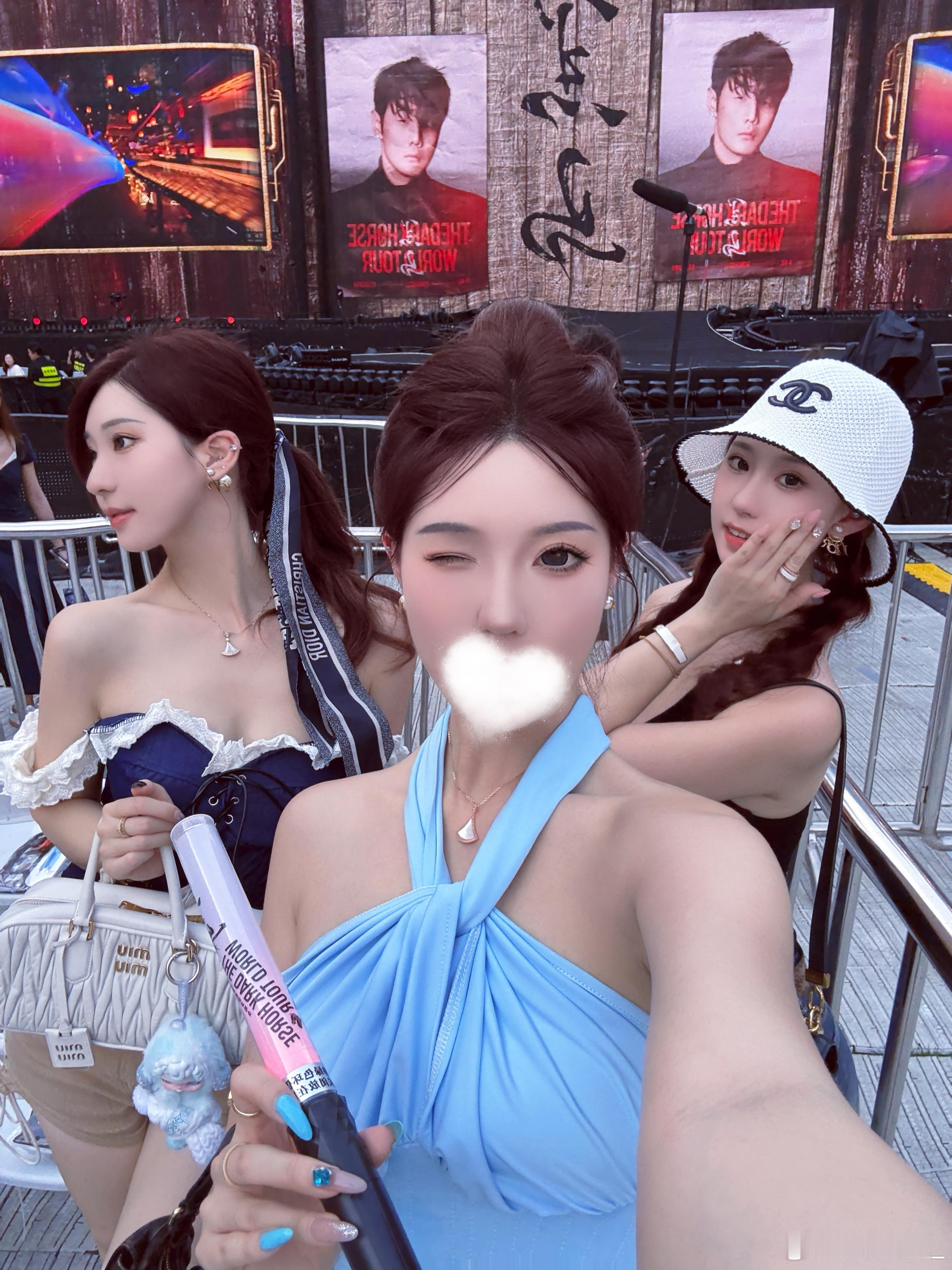 姐妹内场连坐谁又幸福了？[爱心]每次来看李荣浩都是不一样的感受🫶🏻永远