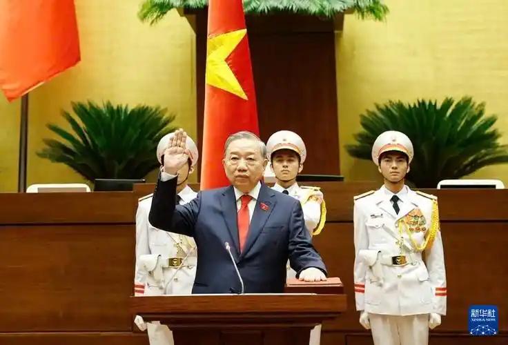 很多人以为，全世界最忌惮中国崛起的是美国。我倒觉得不是。美国跟中国掰手腕，掰的是
