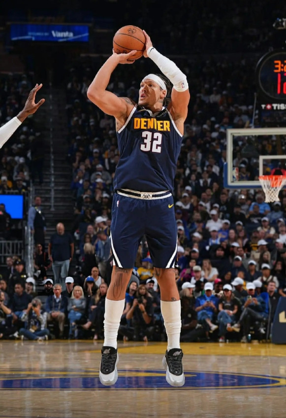 我希望掘金是一个有温度的球队戈登是不可能交易的，去年一级拉伤硬上场打球，就这一