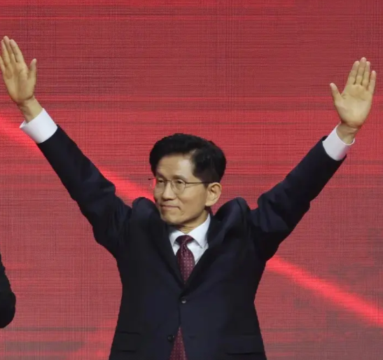 5月3日，韩国国民力量党当选候选人金文洙再度发表惊人之语，宣称大韩民国的历史堪称