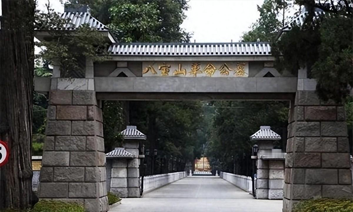 八宝山革命公墓第一个入葬者是谁？最常被祭拜的为何会是一女性烈士呢？1950年早