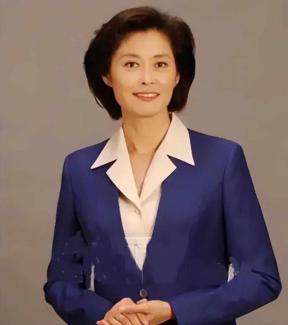 网传知名主持人敬一丹离世，知情人士透露消息：还在抢救中。7月23日深夜毛大庆在社