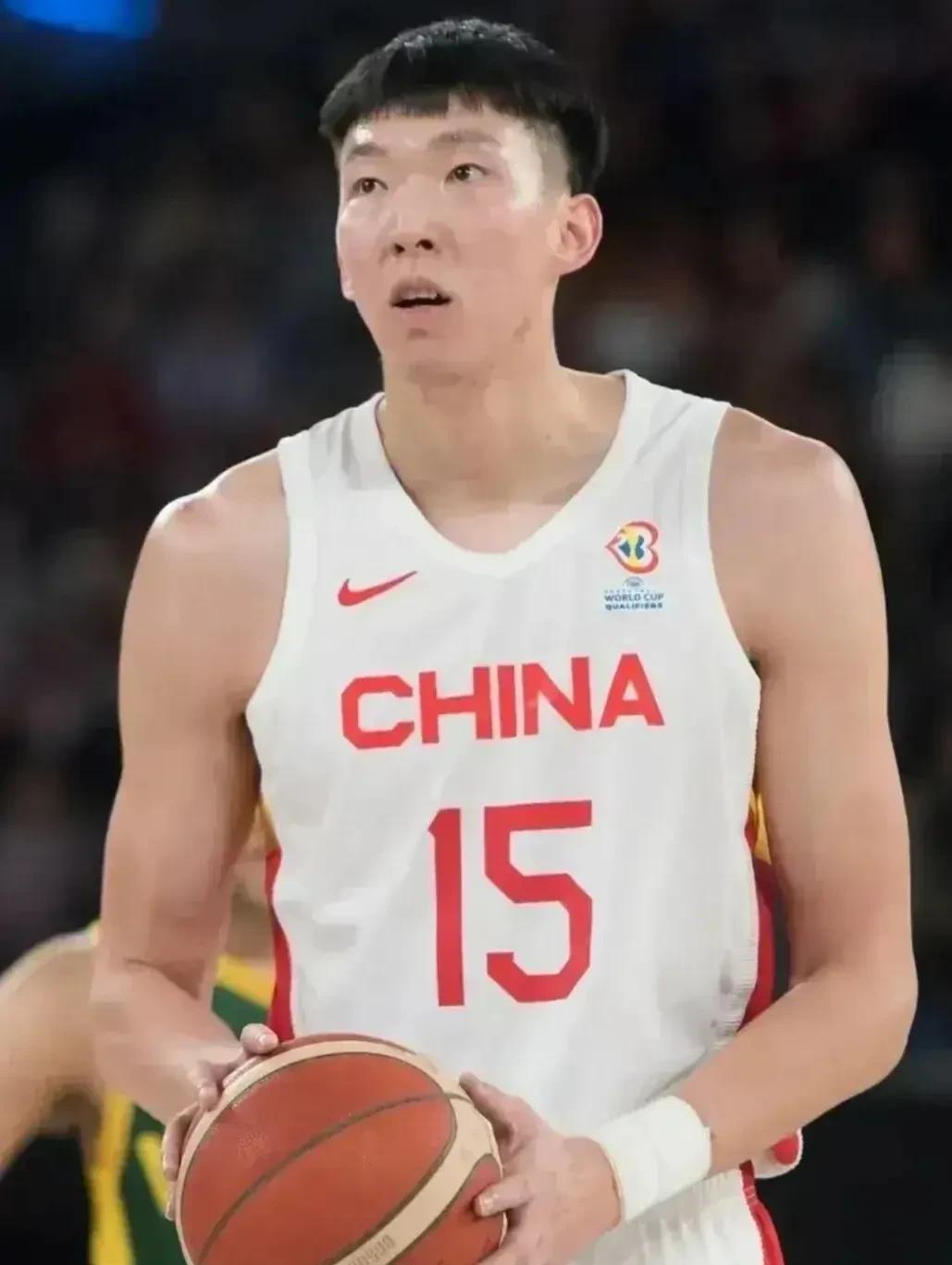 足球名宿范志毅：“迟早有一天，周琦会说出那句话——教练，我不想打篮球了。”如今