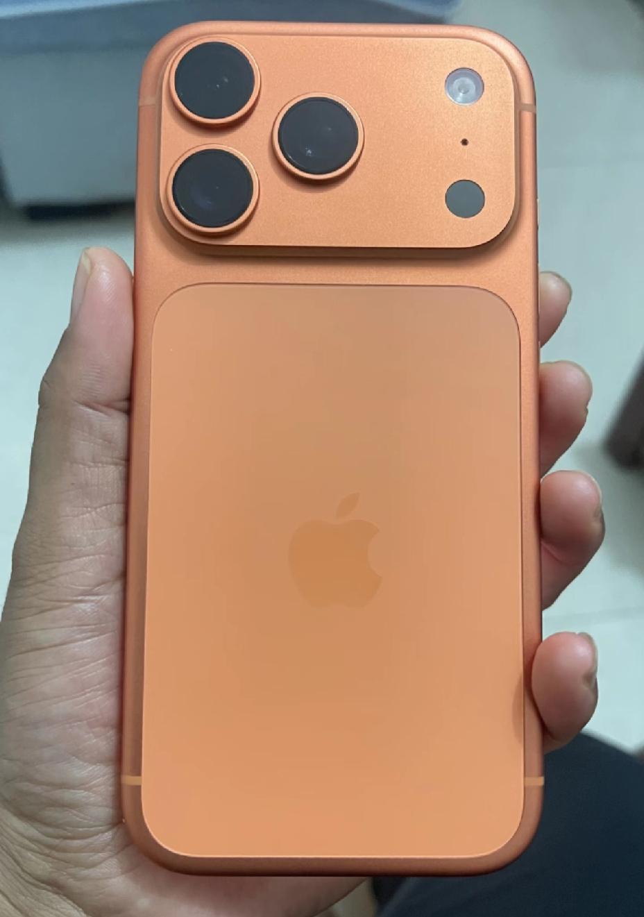 这下牛大了全网果粉都看明白了，苹果宣布：iPhone17Pro官方直降1