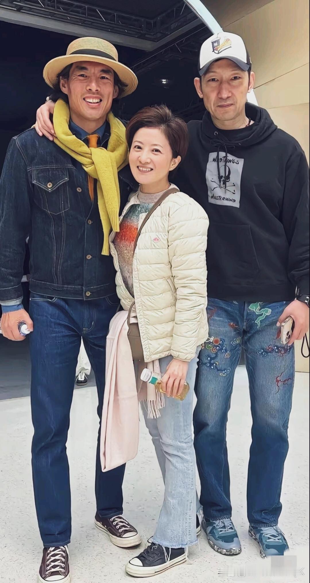 金铭娃娃脸，个子不高，完全看不出已经46岁了！