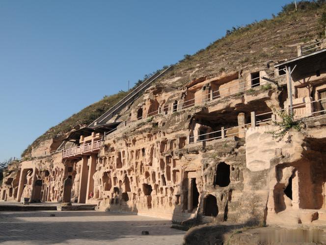 莫高窟之外甘肃还有多少石窟瑰宝麦积山与炳灵寺，是甘肃石窟里两颗不可忽视的明珠。麦