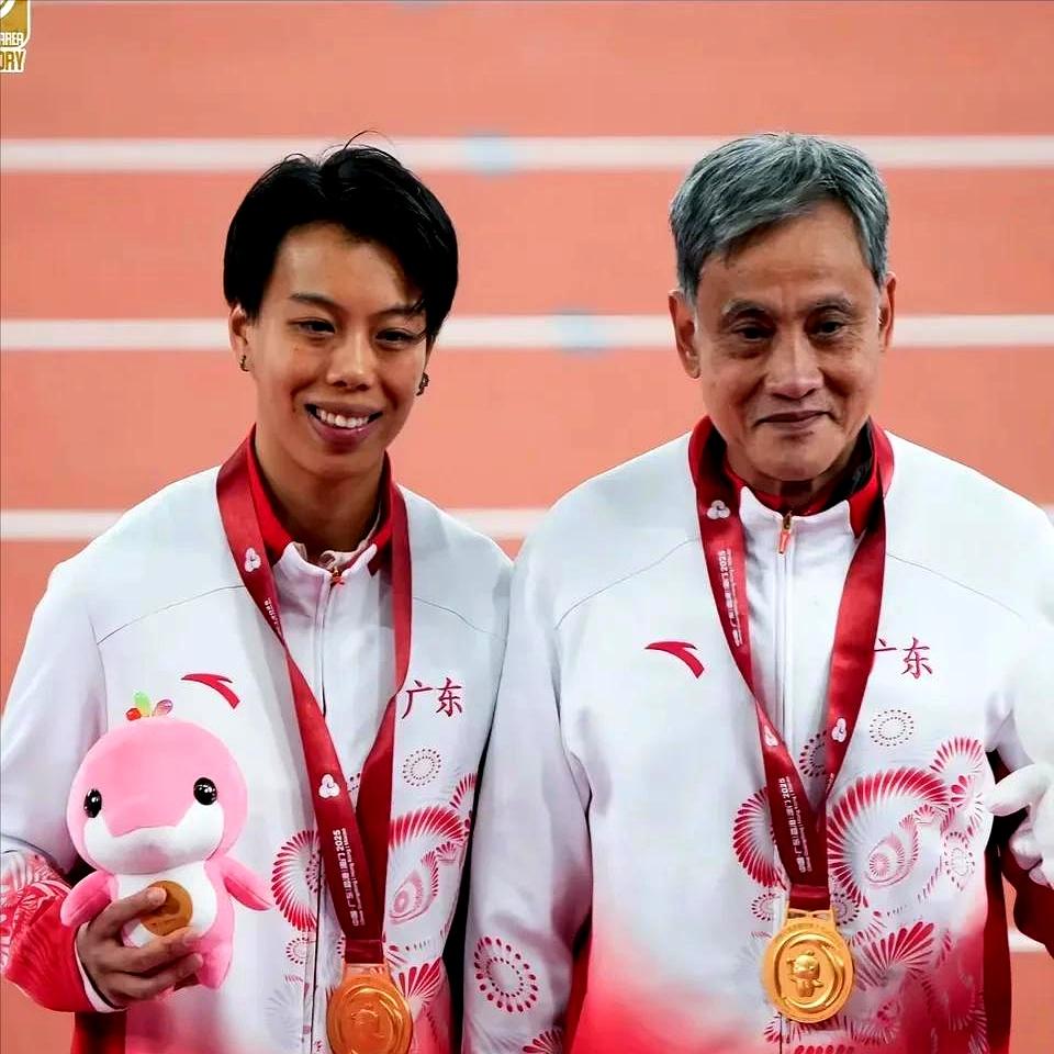 别再说刘景扬没教练了，扒完她背后的人，个个是“王炸”！网上总有人说刘景扬