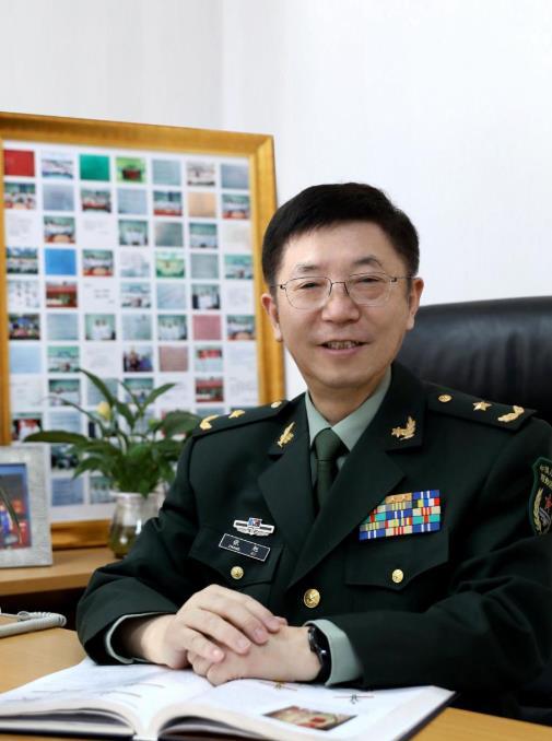 张旭，湖北荆州人，中国科学院院士，主任医师、教授，解放军总医院泌尿外科医学部主任