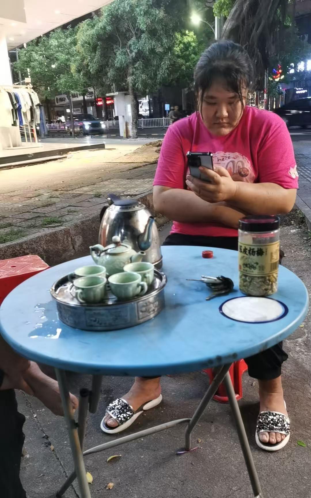 前几天陪弟弟相亲，实在忍不住吐槽下，不能让我一个人辣眼睛，我弟性格比较内向，不善