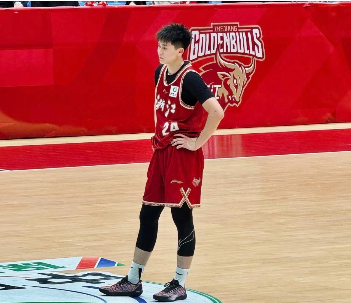 福建刚追2分想翻盘？李悦洲2分17秒轰11分，直接把主场打静音了！